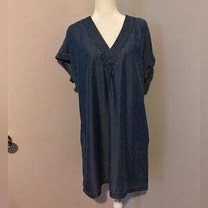 a.n.a. Woman’s a new approach top tunic,V-neck, short sleeves denim,size Medium